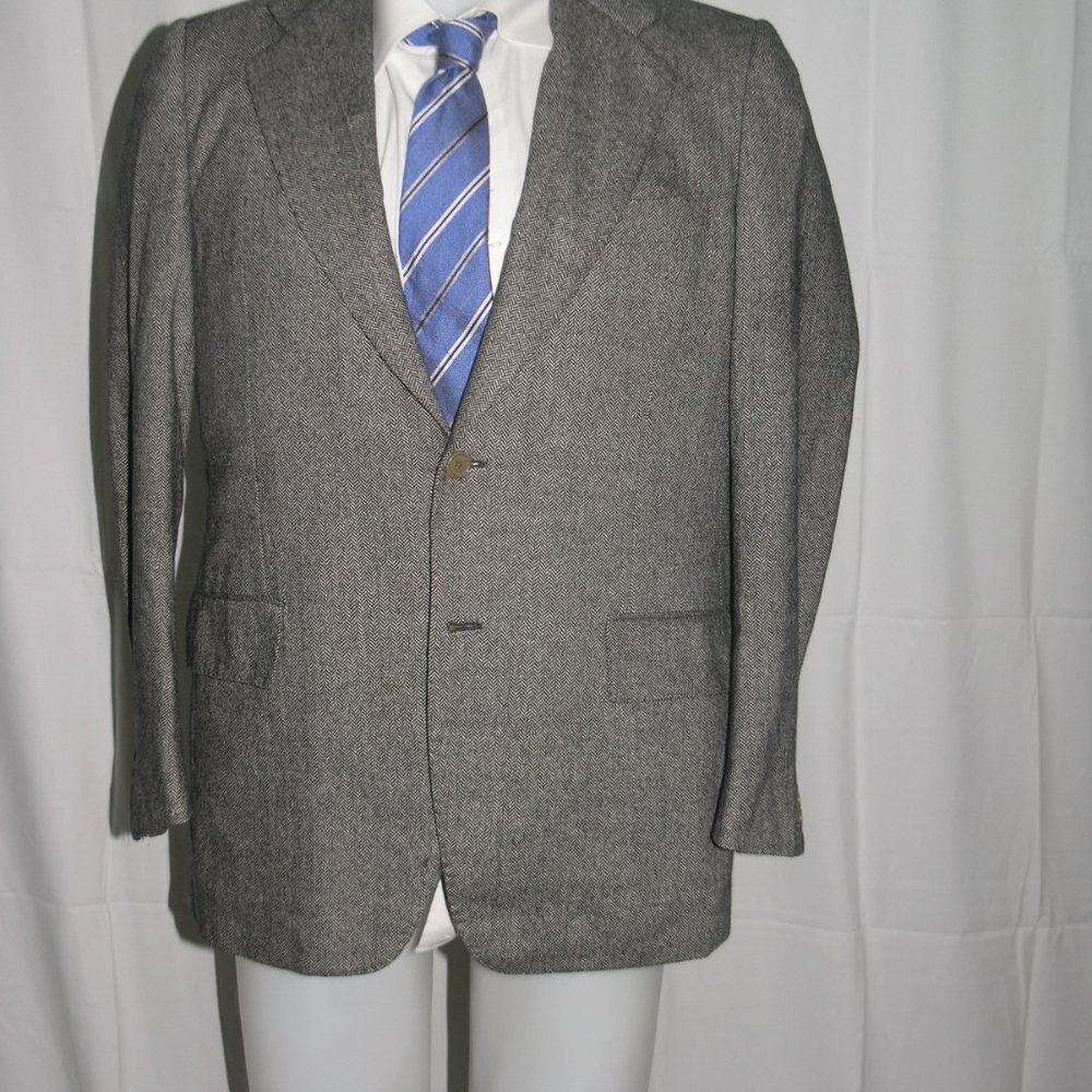 Kiton Vintage Gray Herringbone Two Button Sport Coat 40r View 2